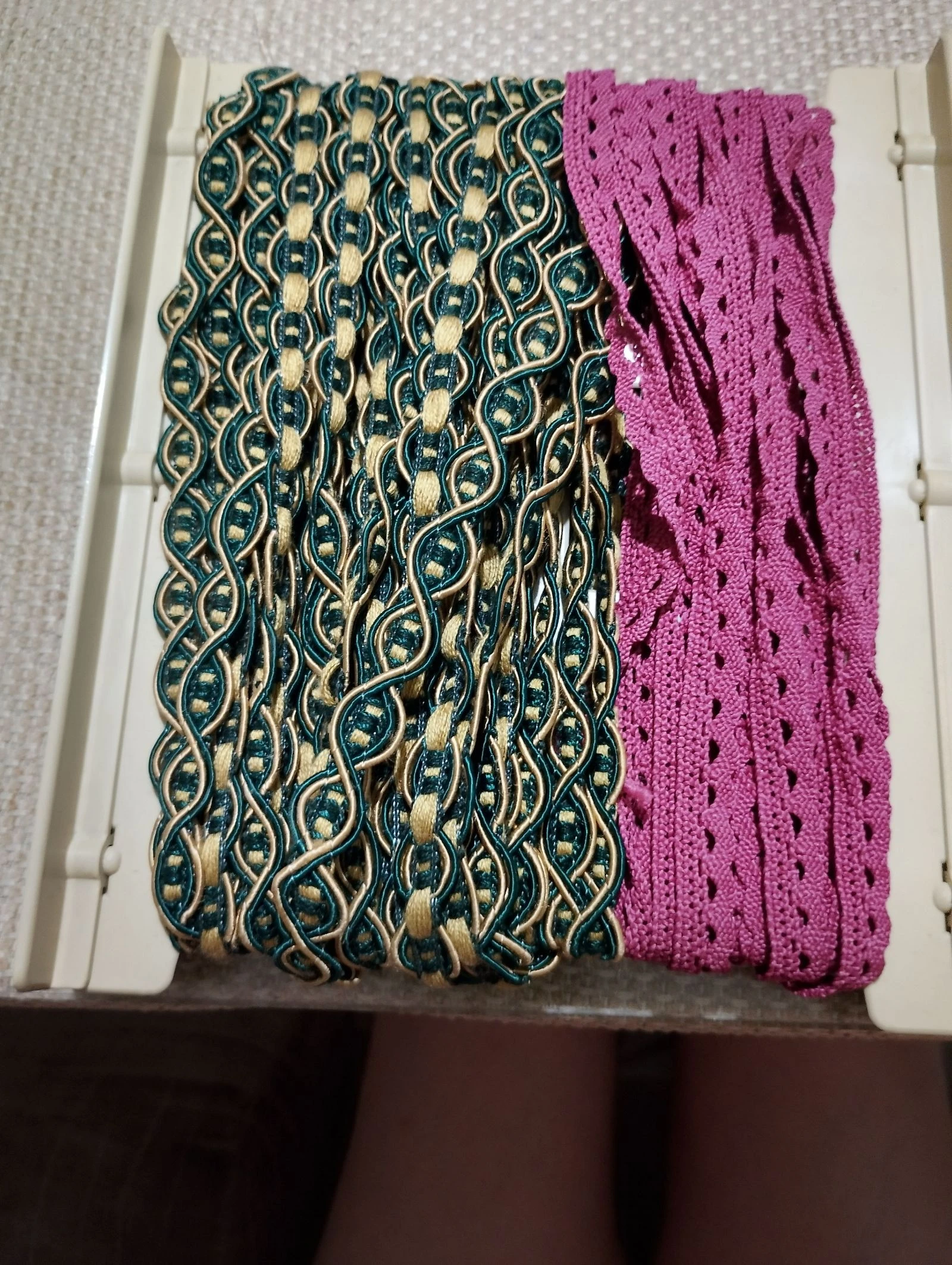 Galón de pasamanería y puntilla de hilo